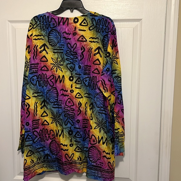 Colorful Geometric Print Top - Picture 4 of 4